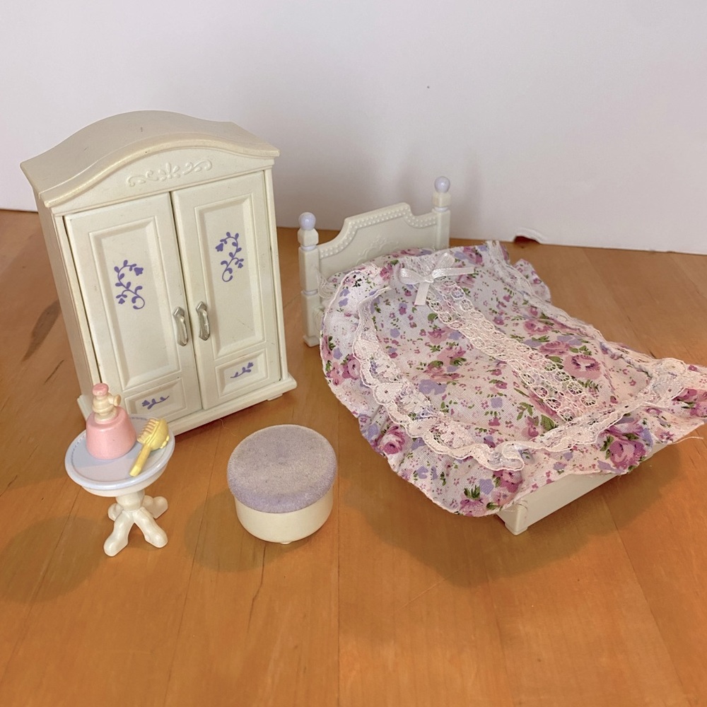 Calico Critters Bedroom Furniture Set: 4 pieces